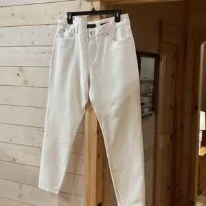 Tahari Women's Cropped White Jeans